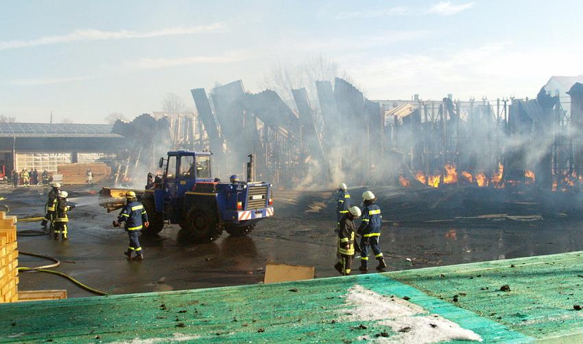 Grossbrand Holzlager Siegburg Industriestr P017.JPG